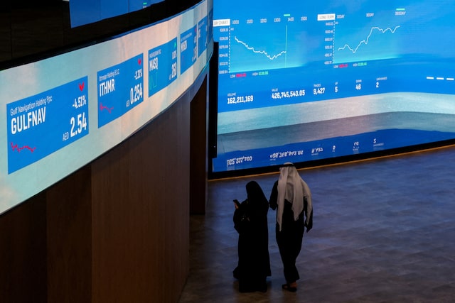 UAE stocks end mixed